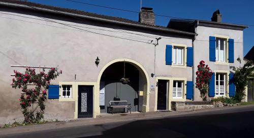 Bourbonne-les-Bains Haute-Marne dorpsboerderij foto