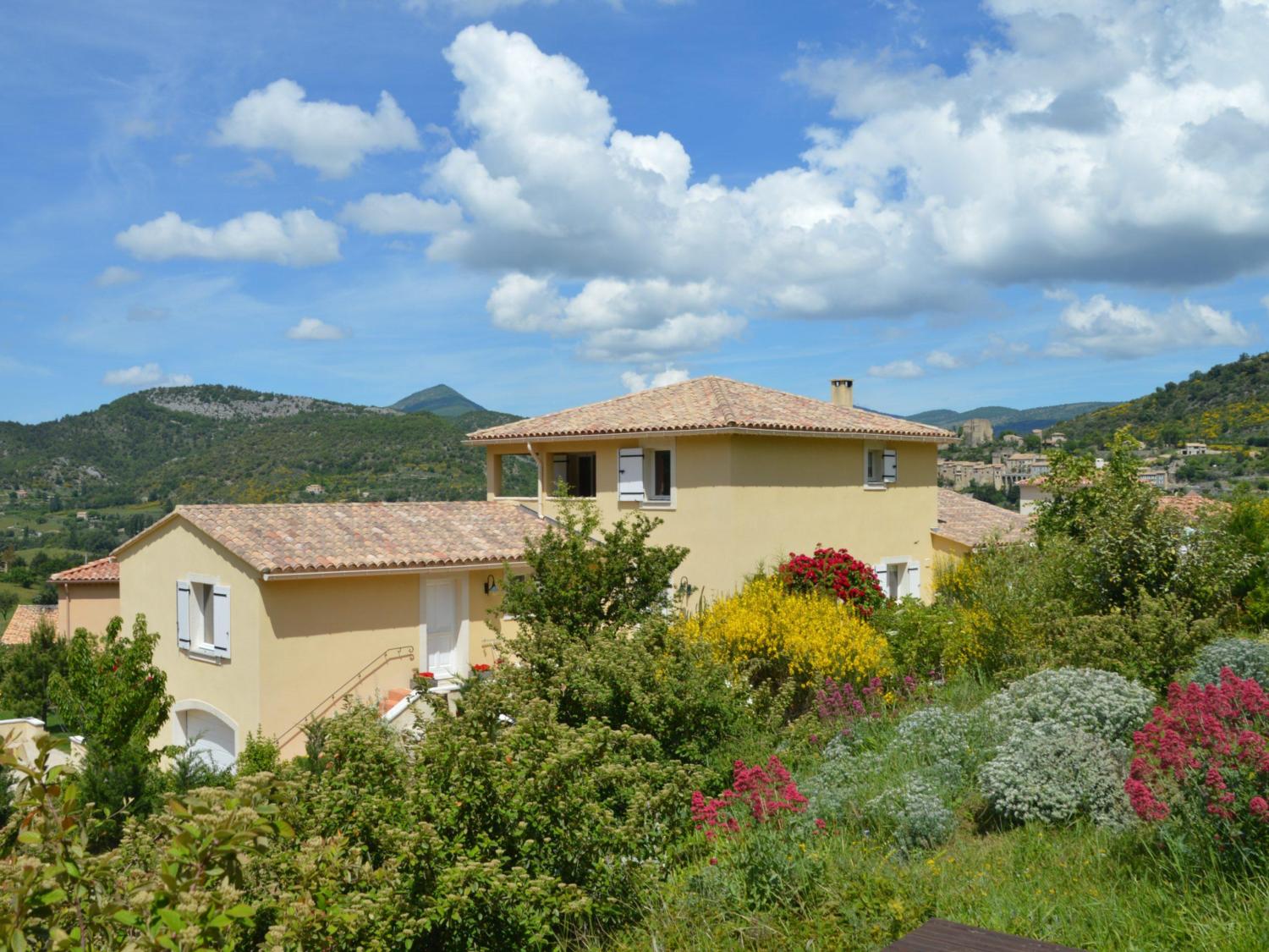  te koop villa Montbrun-les-Bains Drôme 1