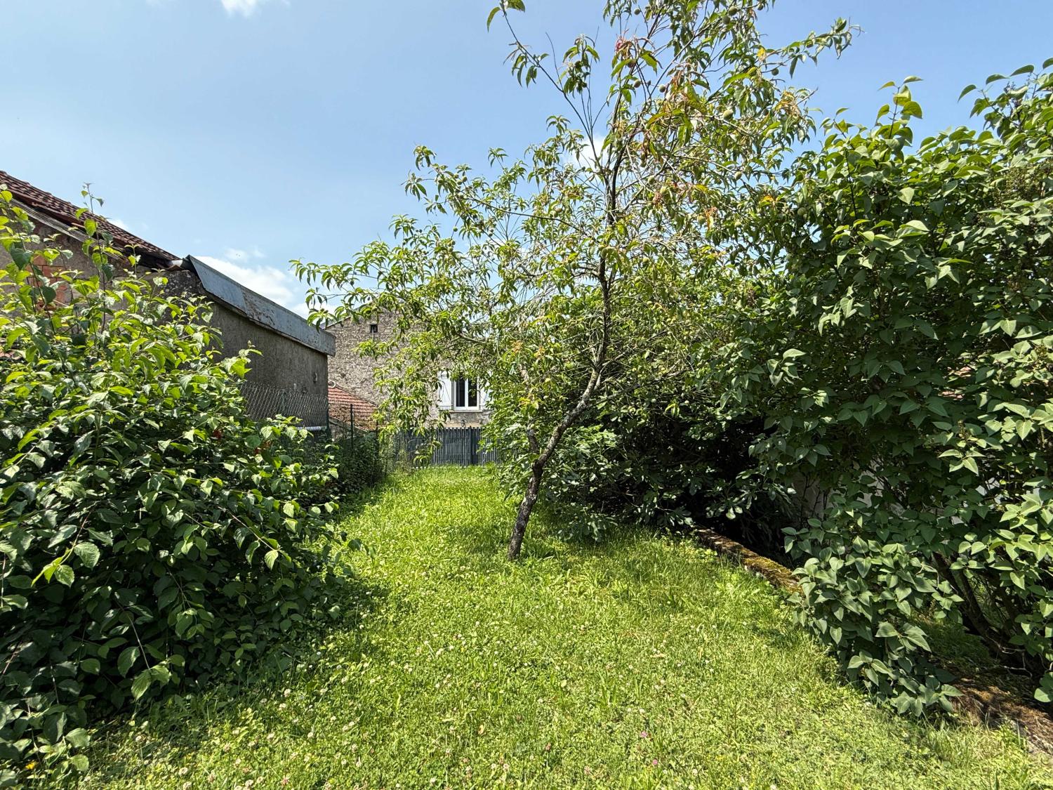  te koop dorpsboerderij Voisey Haute-Marne 45