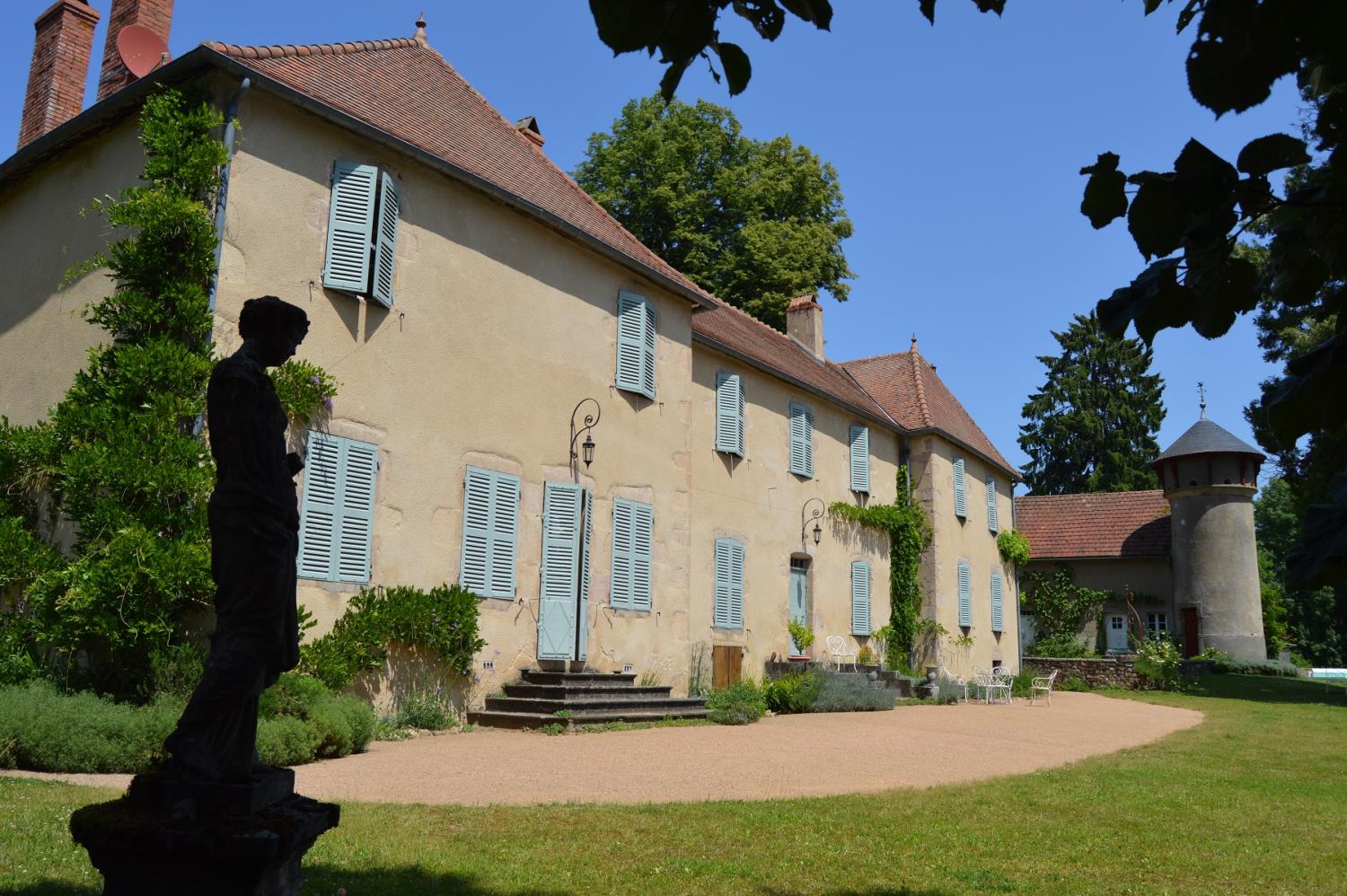  te koop kasteel Luzy Nièvre 1