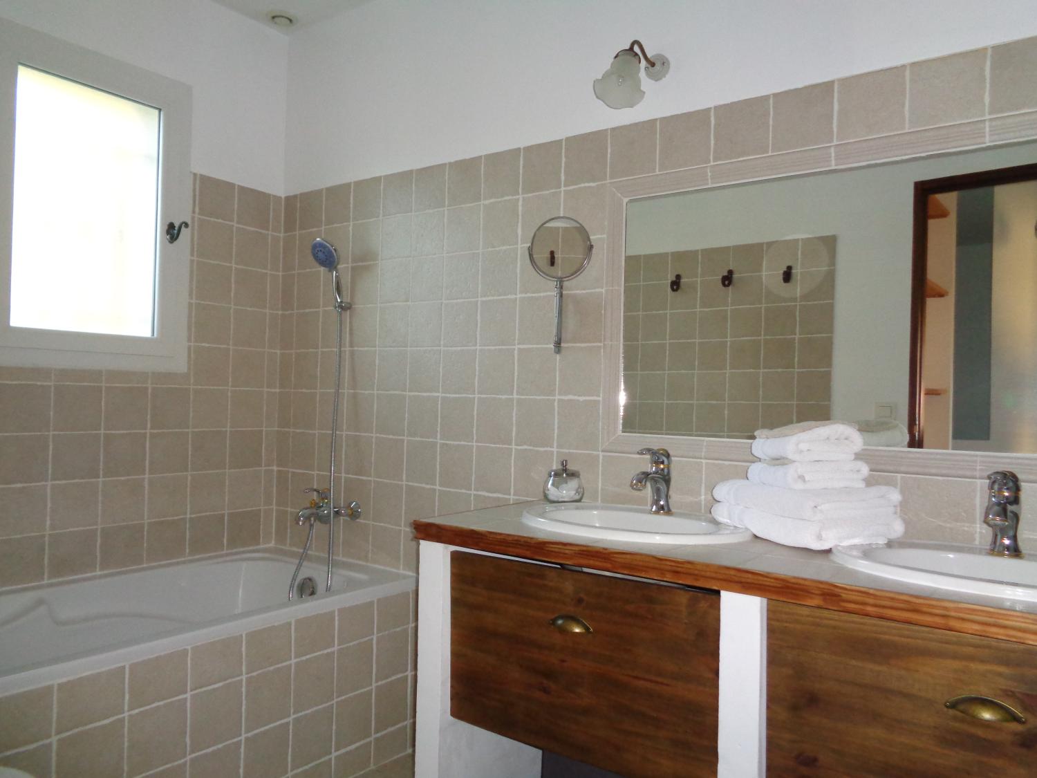  te koop gîtes/ chambres d'hôtes Lacoste Vaucluse 20