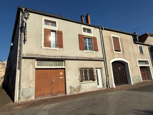 Bourbonne-les-Bains Haute-Marne dorpshuis foto 7114313