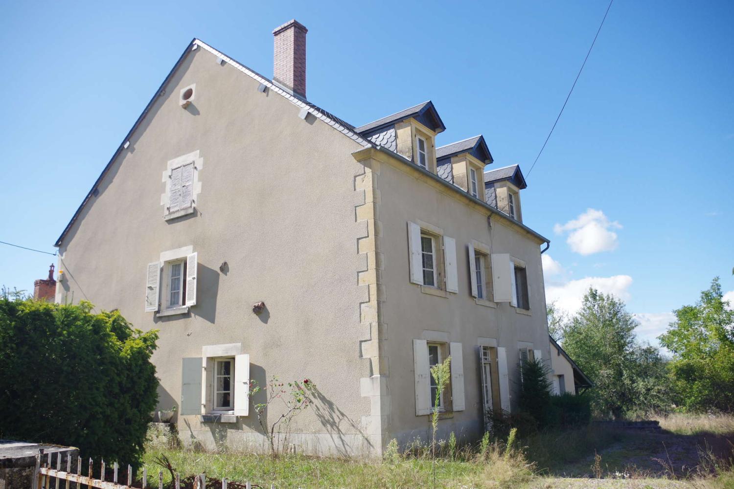 te koop stadshuis Saint-Honoré-Les-Bains Nièvre 11