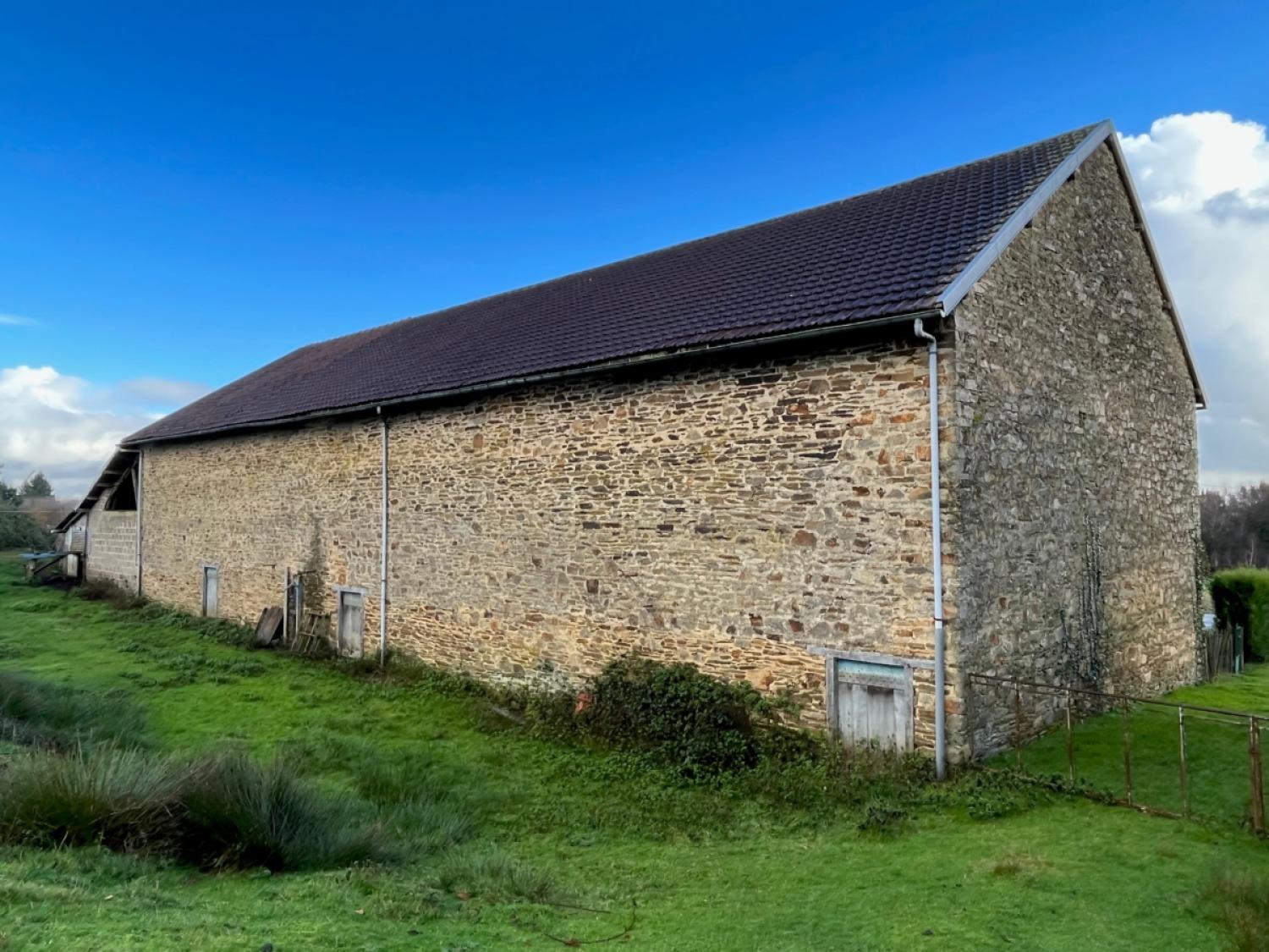 te koop boerderij Saint-Yrieix-la-Perche Haute-Vienne 17