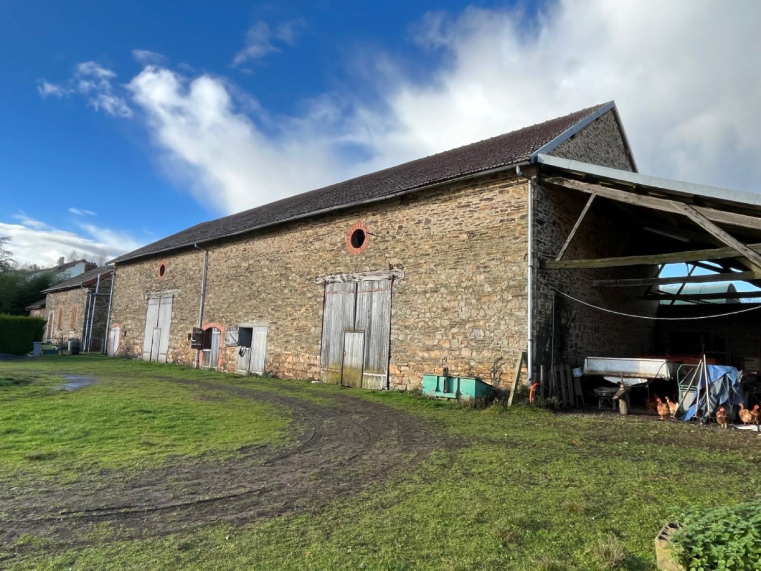  te koop boerderij Saint-Yrieix-la-Perche Haute-Vienne 16