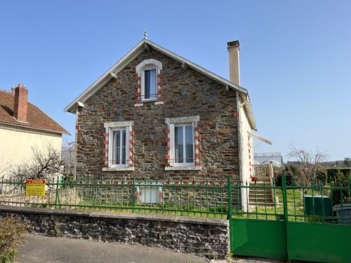 Coussac-Bonneval Haute-Vienne dorpshuis foto