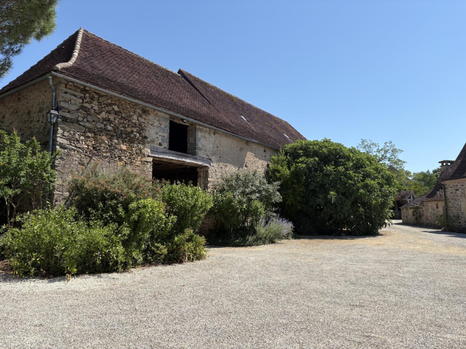  te koop huis met gîte Génis Dordogne 3