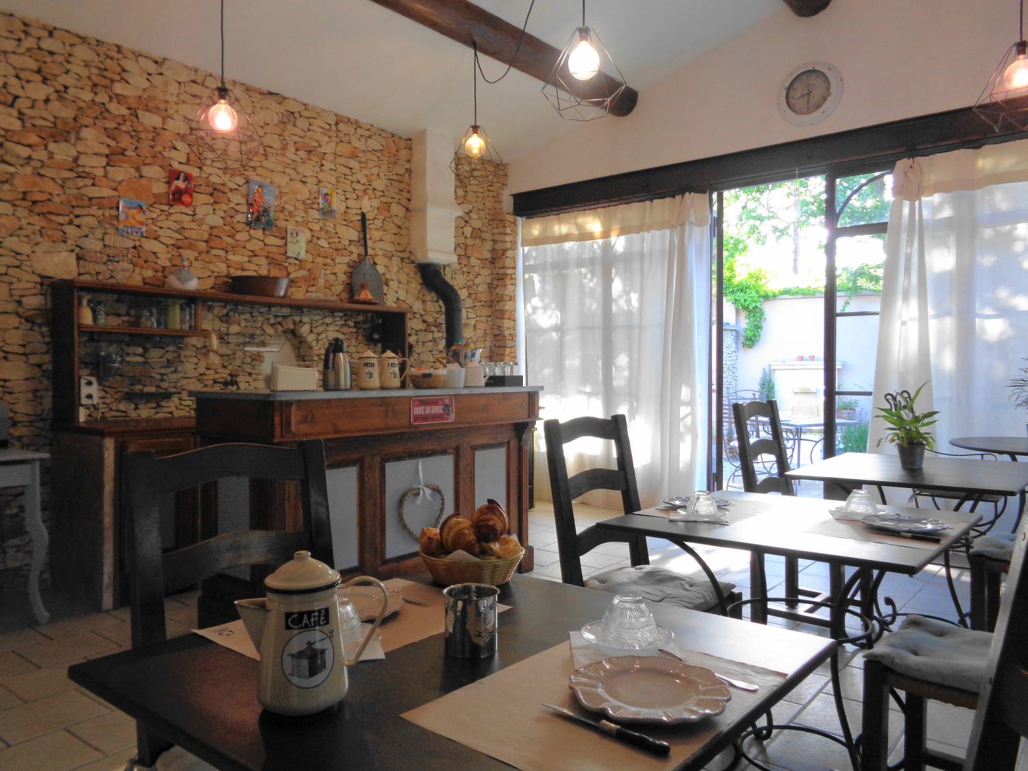  te koop gîtes/ chambres d'hôtes Lacoste Vaucluse 13