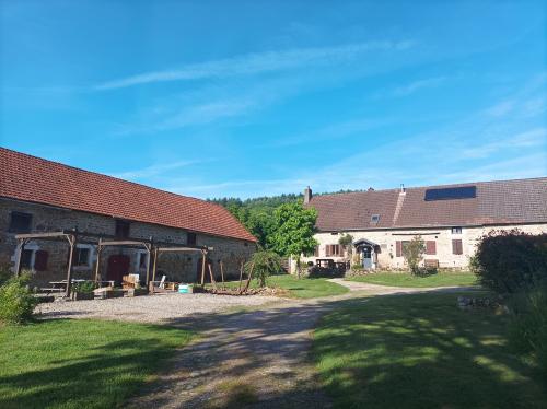 Thil-sur-Arroux Saône-et-Loire huis met gîte foto