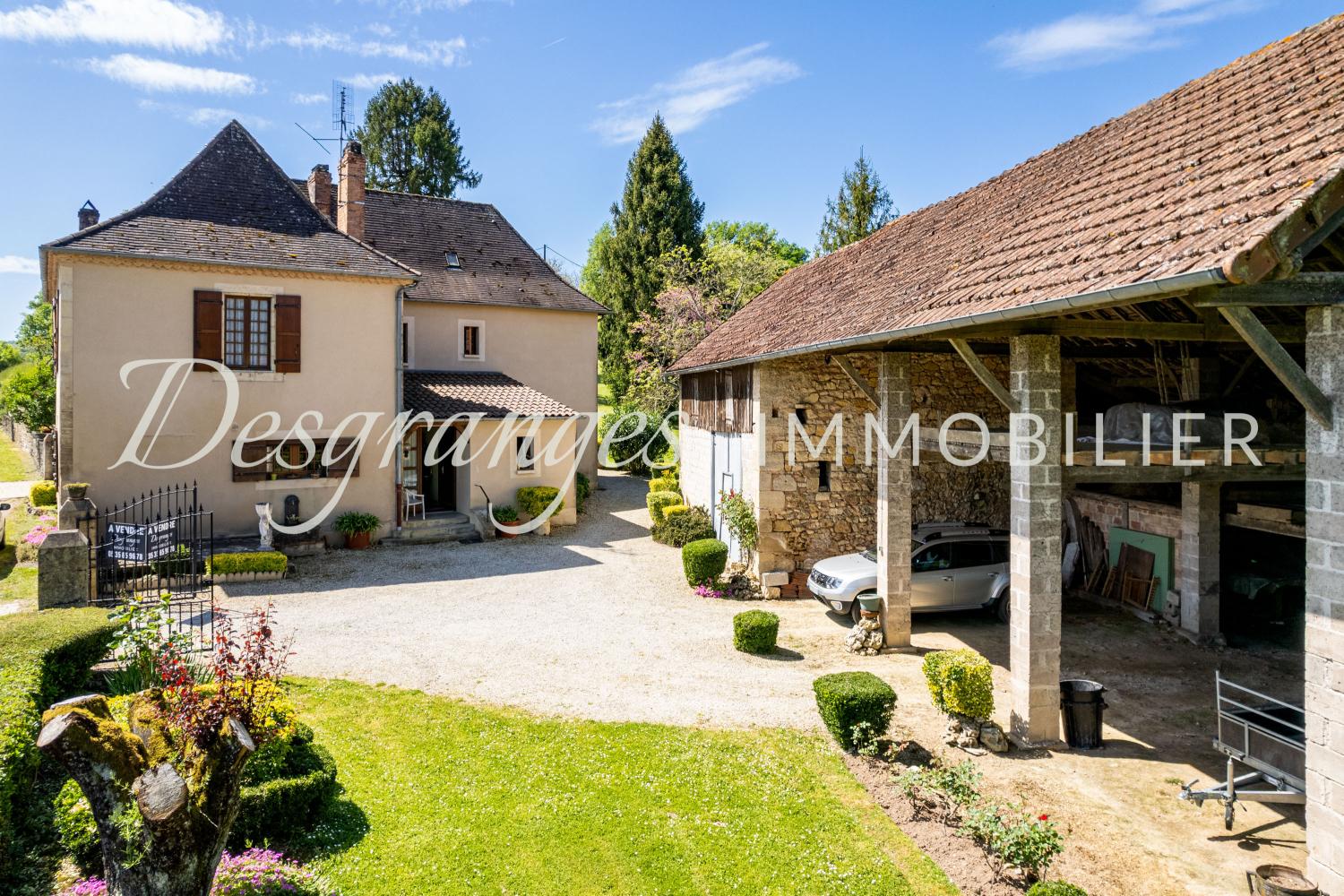 te koop landgoed Hautefort Dordogne 1